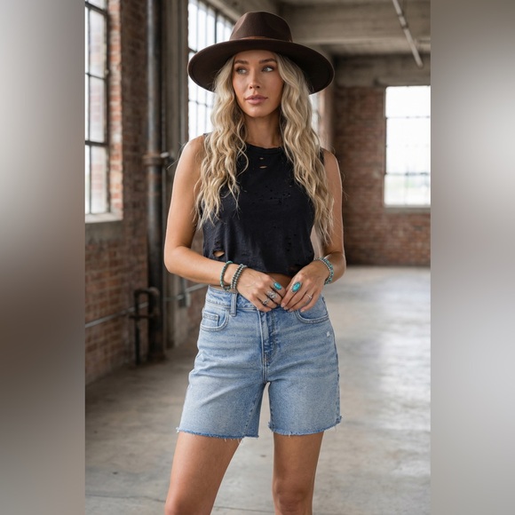 NWT Cutoff Lightly Distressed Light Wash Jean Denim Bermuda Shorts - Picture 6 of 7